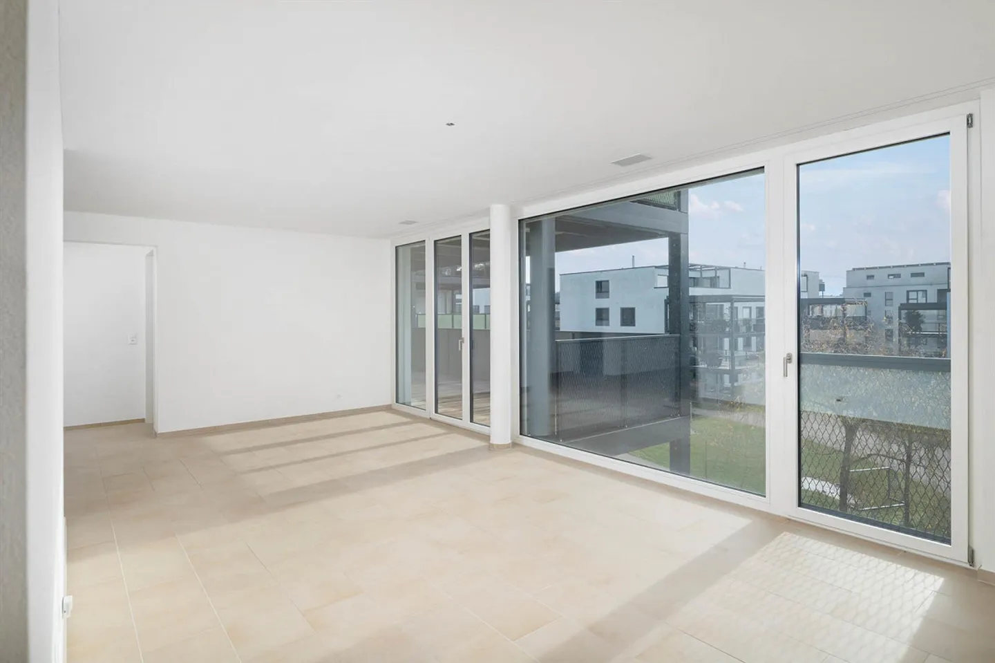 Beautiful 3.5-room apartment with large terrace on the 2nd floor - Photo 1 of 24