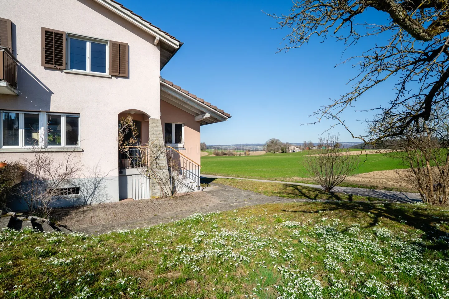 Bauland mit Einfamilienhaus - Foto 2 von 22