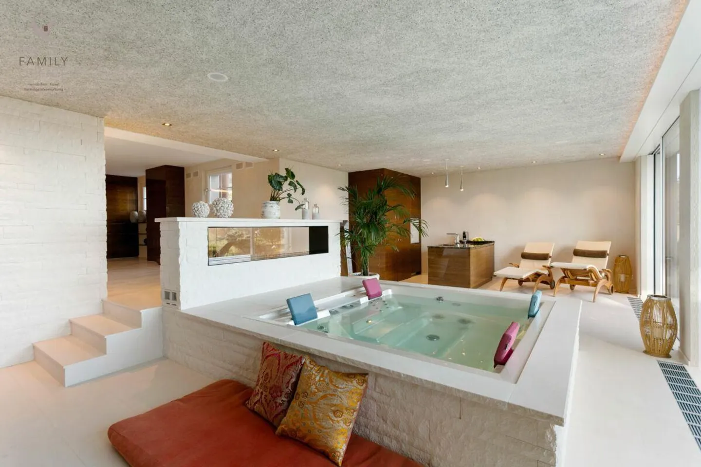 Villa panoramique luxueuse avec piscine extérieure, oasis de bien-être et vue imprenable - Photo 8 sur 13