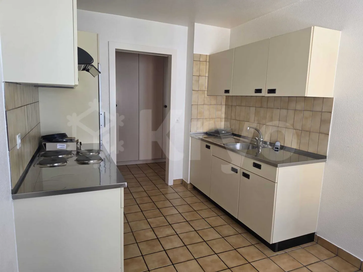 3-room apartment with elevator and balcony - Photo 1 of 8