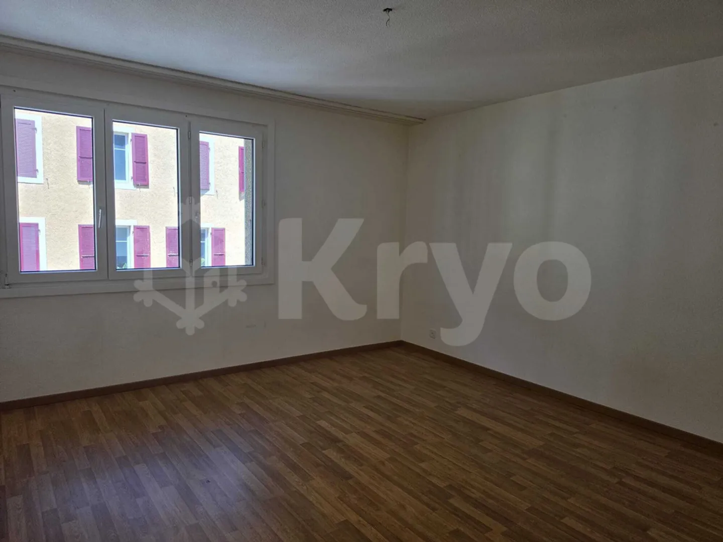 3-room apartment with elevator and balcony - Photo 3 of 8