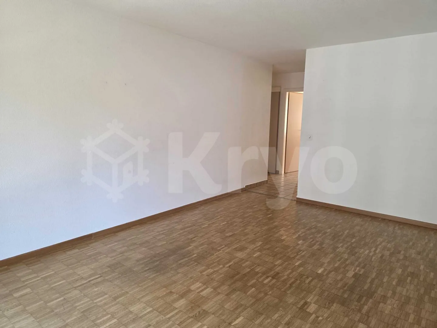 3-room apartment with elevator and balcony - Photo 5 of 8