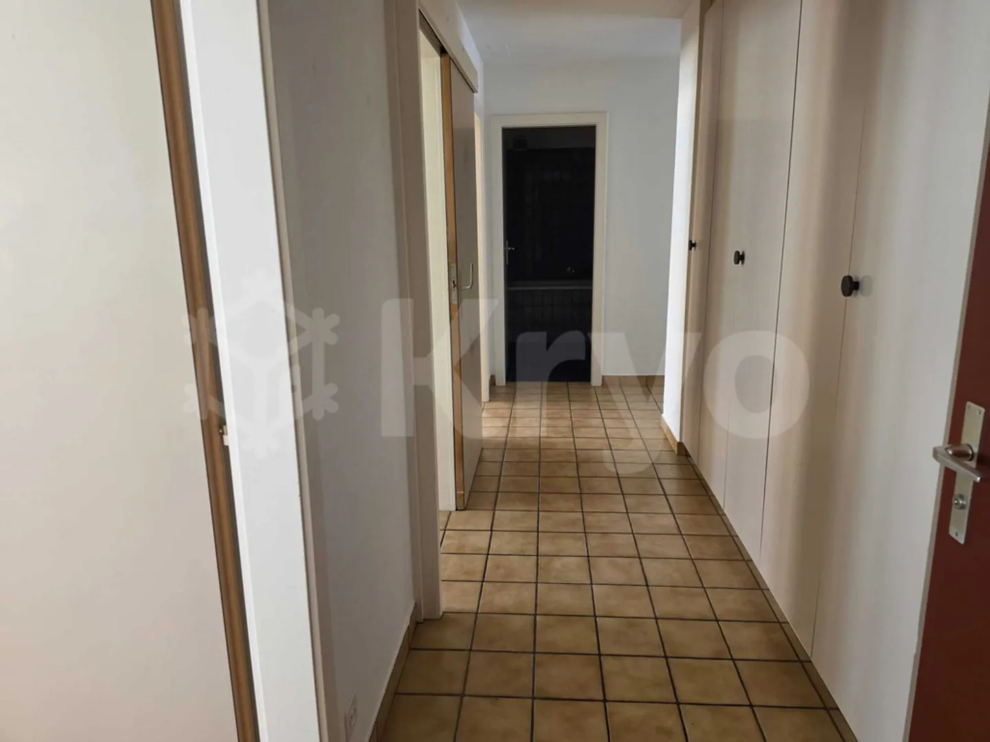3-room apartment with elevator and balcony - Photo 6 of 8