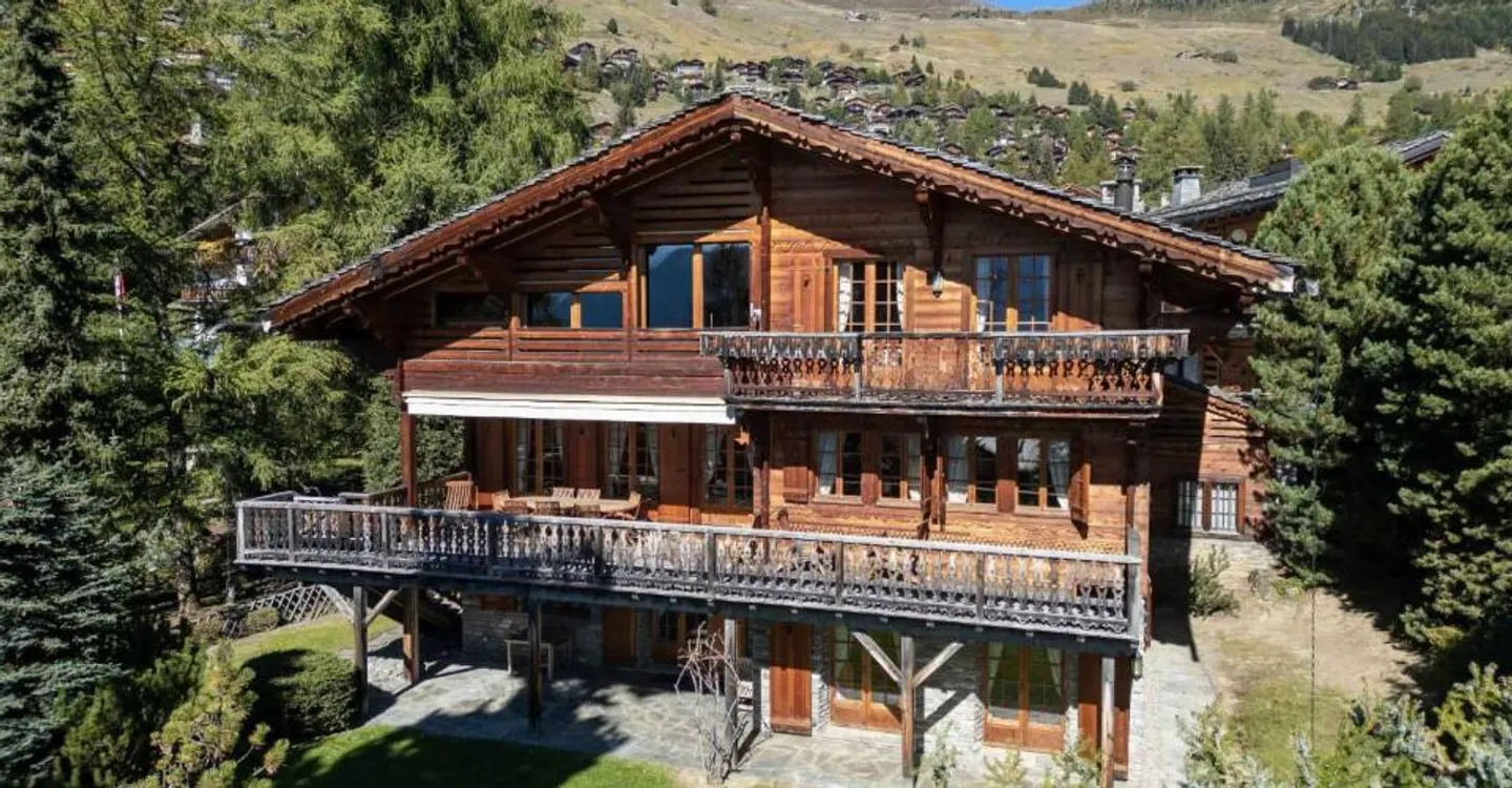 MAGNIFIQUE CHALET AUX ESSERTS – 6 CHAMBRES - Photo 1 of 12