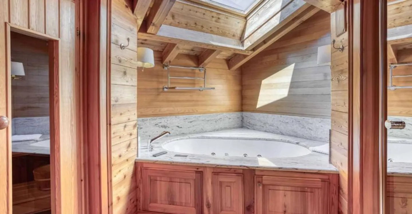 MAGNIFIQUE CHALET AUX ESSERTS – 6 CHAMBRES - Photo 7 of 12