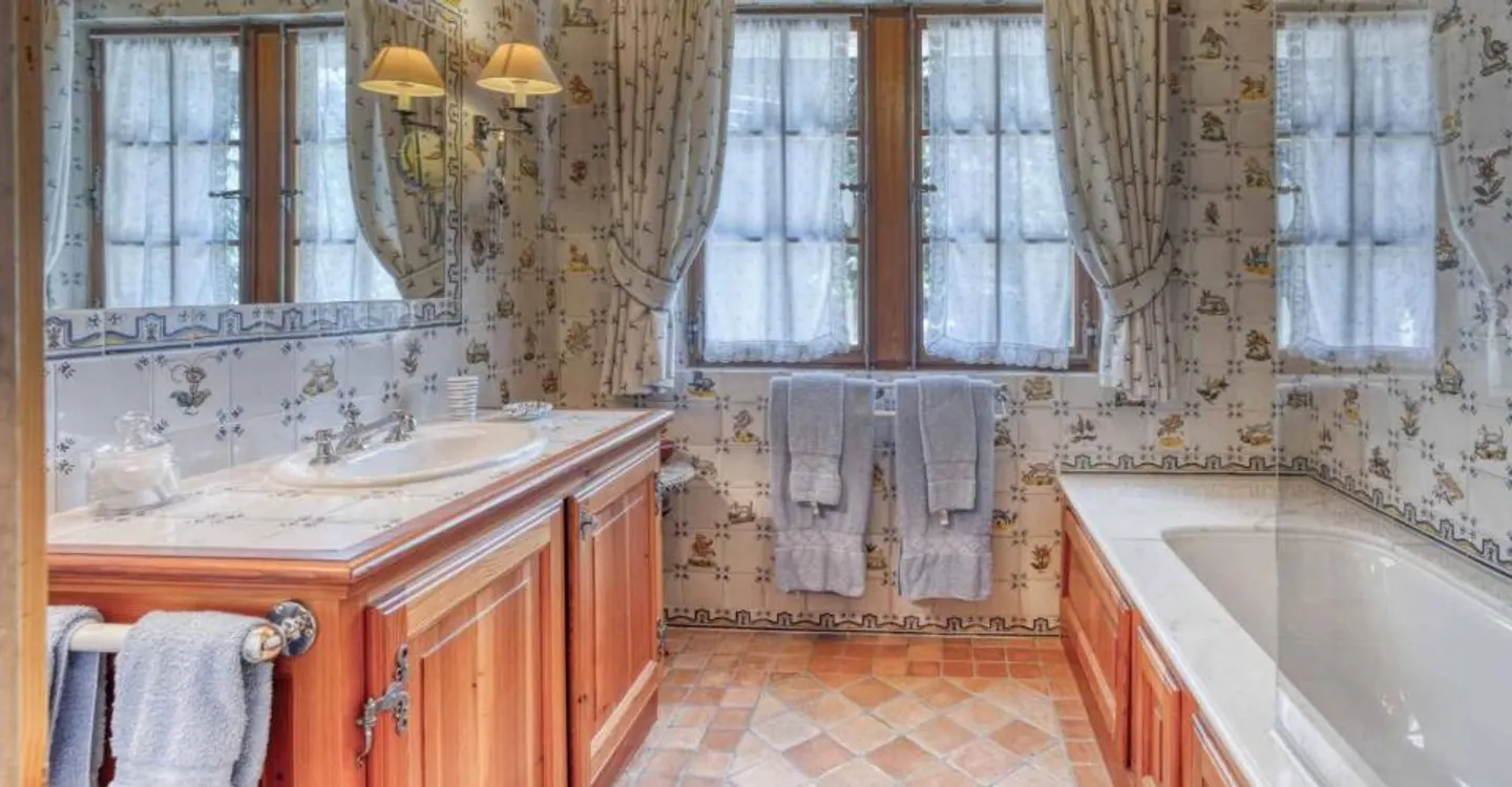 MAGNIFIQUE CHALET AUX ESSERTS – 6 CHAMBRES - Photo 9 of 12
