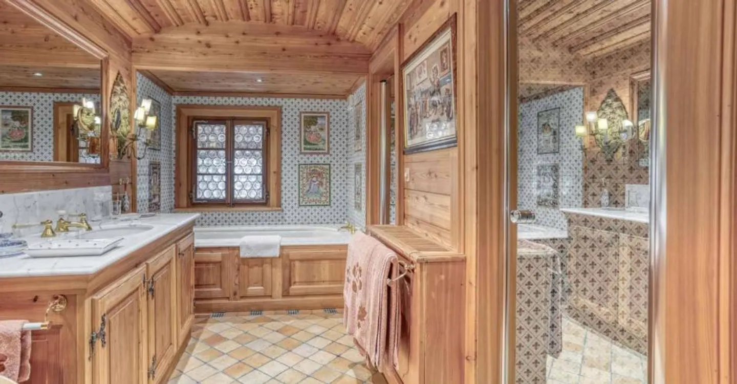 MAGNIFIQUE CHALET AUX ESSERTS – 6 CHAMBRES - Photo 5 of 12