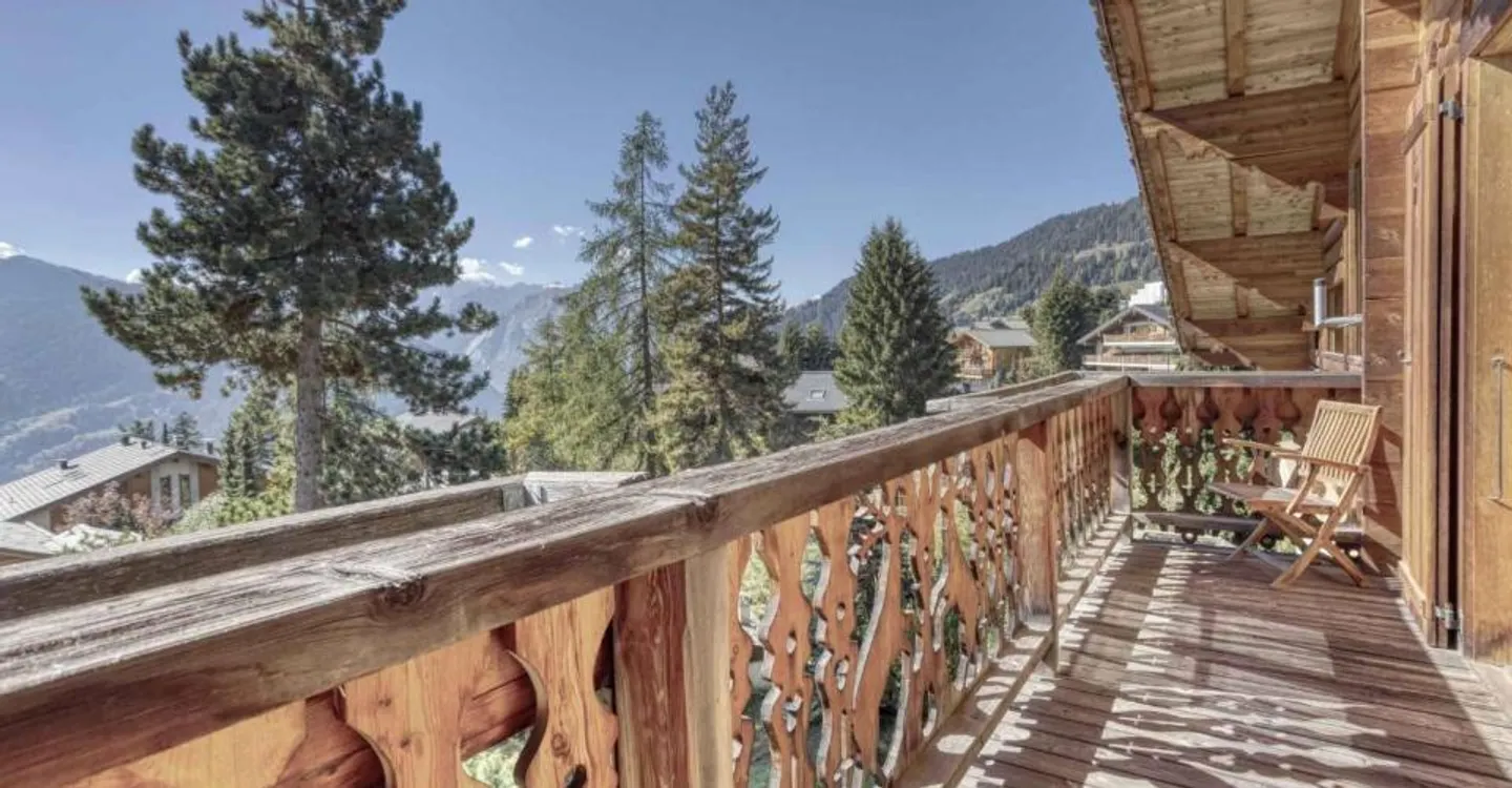 MAGNIFIQUE CHALET AUX ESSERTS – 6 CHAMBRES - Photo 10 of 12