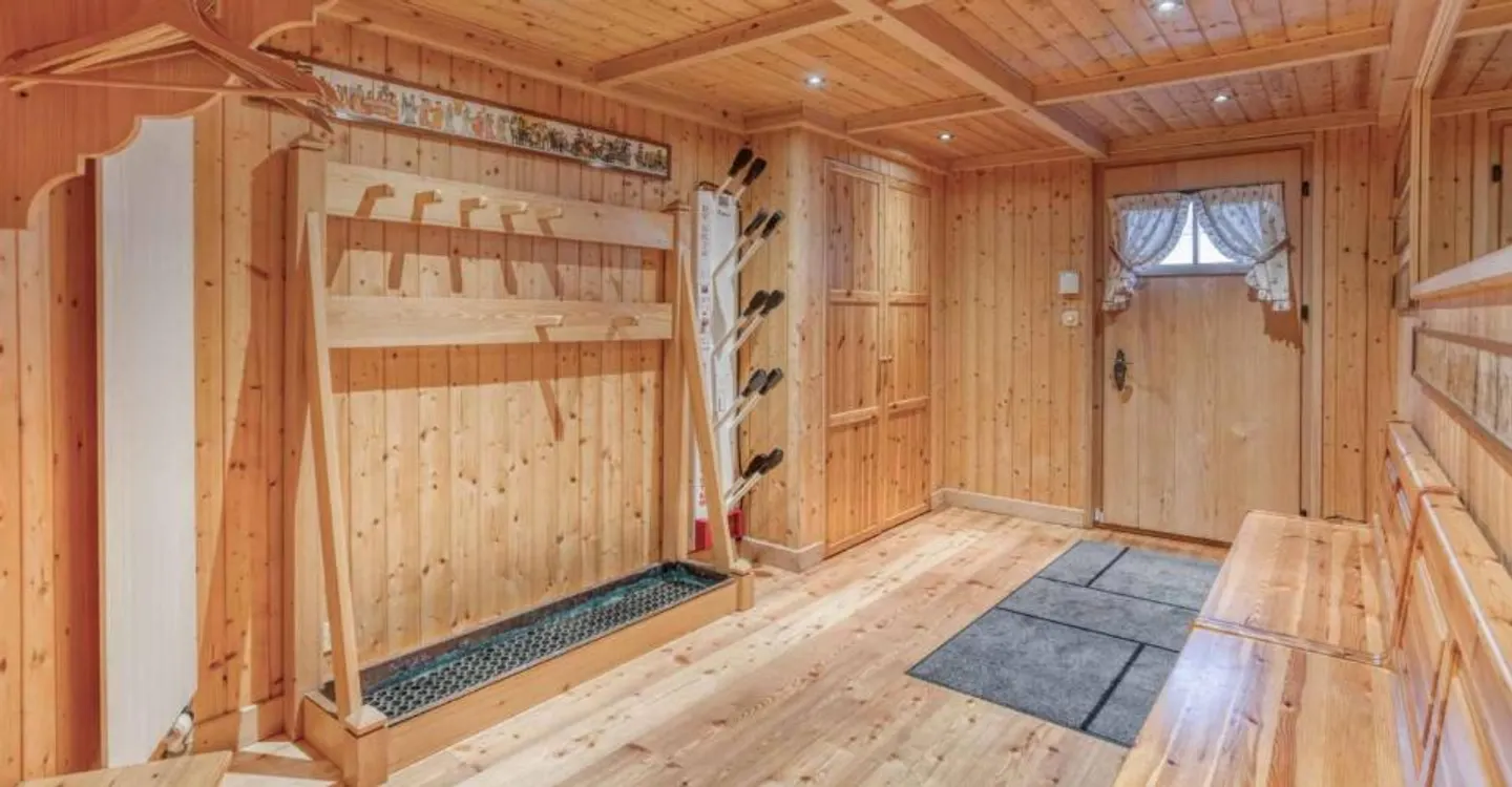 MAGNIFIQUE CHALET AUX ESSERTS – 6 CHAMBRES - Photo 11 of 12