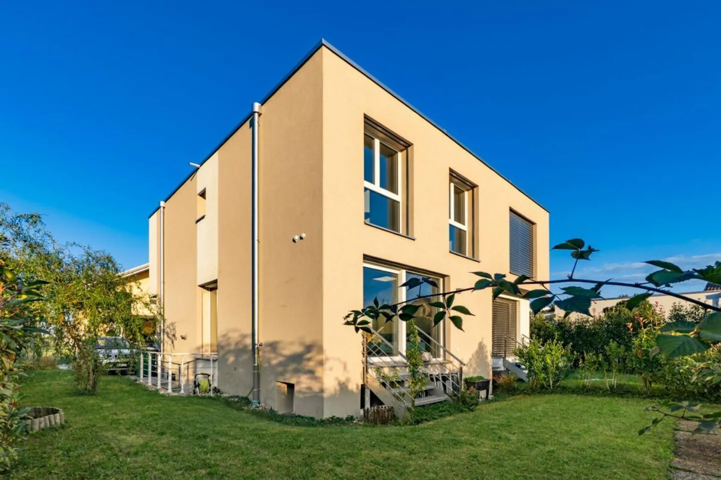 Single house for sale - Photo 1 of 11