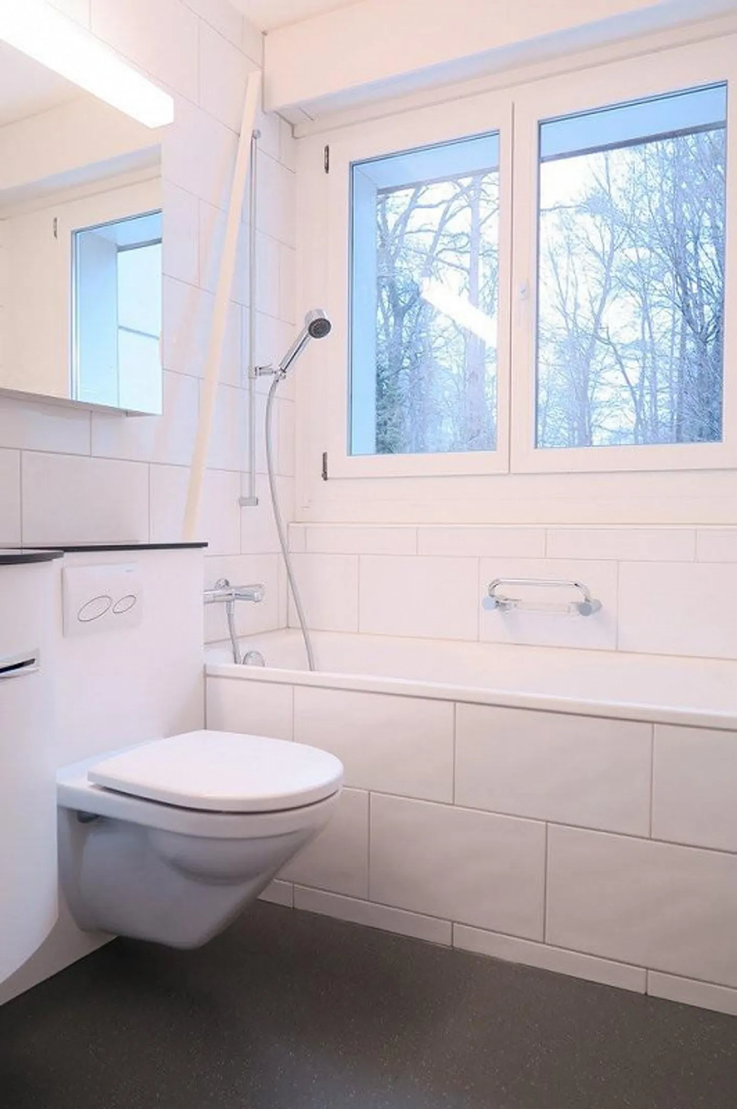 Appartement ensoleillé avec grand balcon et terrasse sur le toit partagée - Photo 2 sur 12
