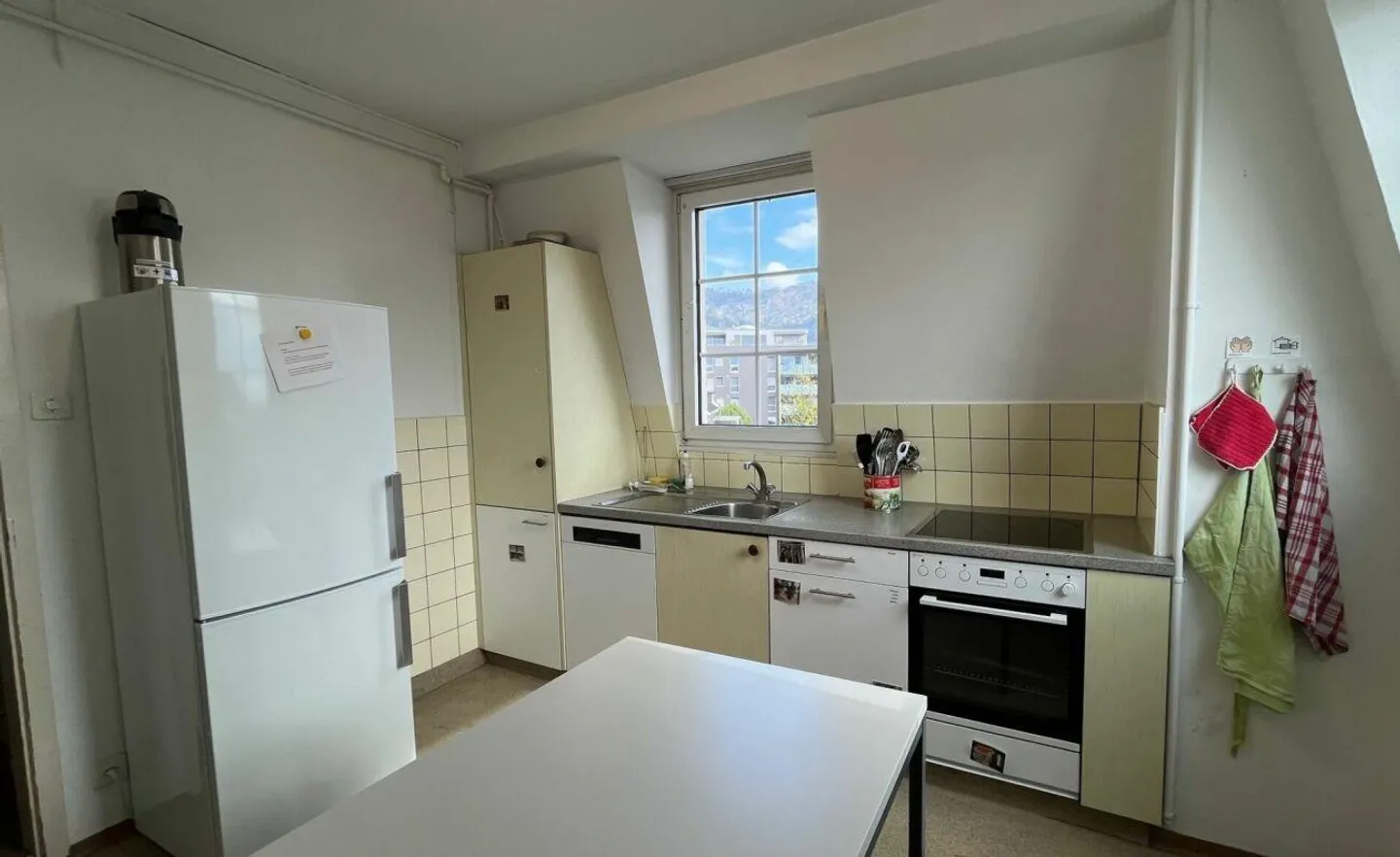 Cozy living in a convenient location - Photo 2 of 9