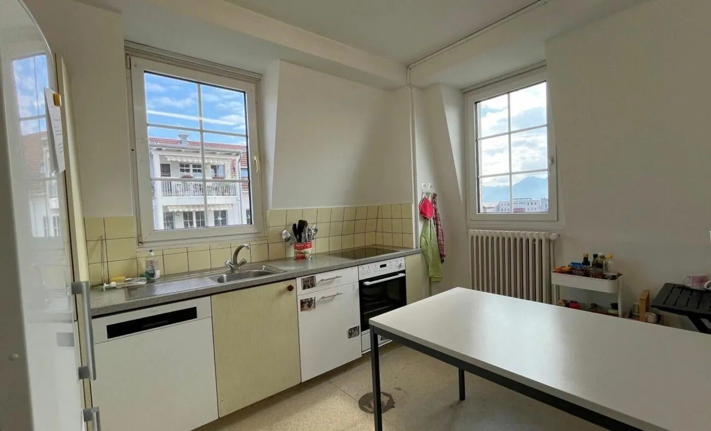 Cozy living in a convenient location - Photo 3 of 9