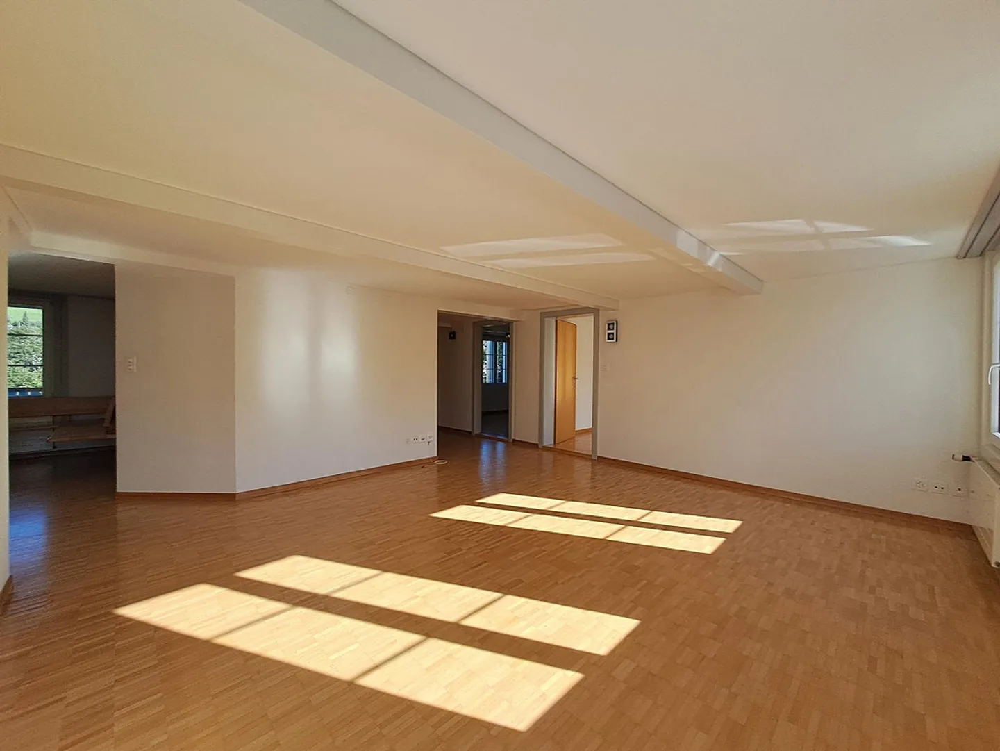 Bright 4.5 Room Apartment - Photo 6 of 11