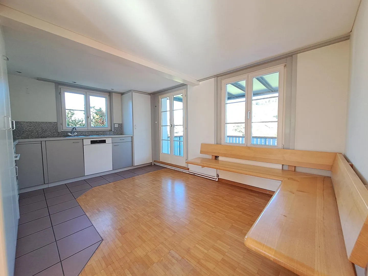 Bright 4.5 Room Apartment - Photo 2 of 11