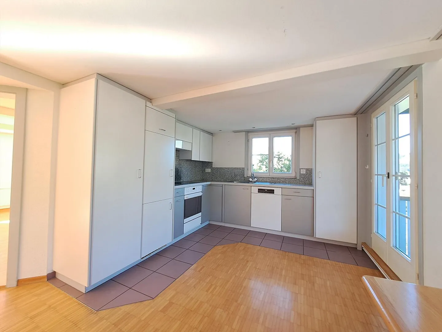 Bright 4.5 Room Apartment - Photo 3 of 11