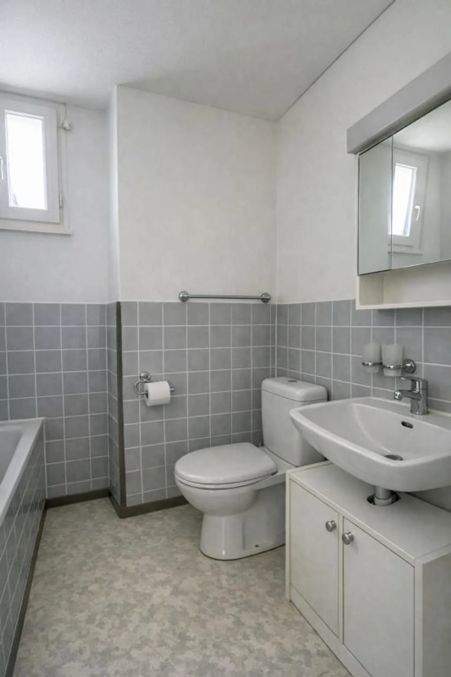 Cozy living in a convenient location - Photo 7 of 9