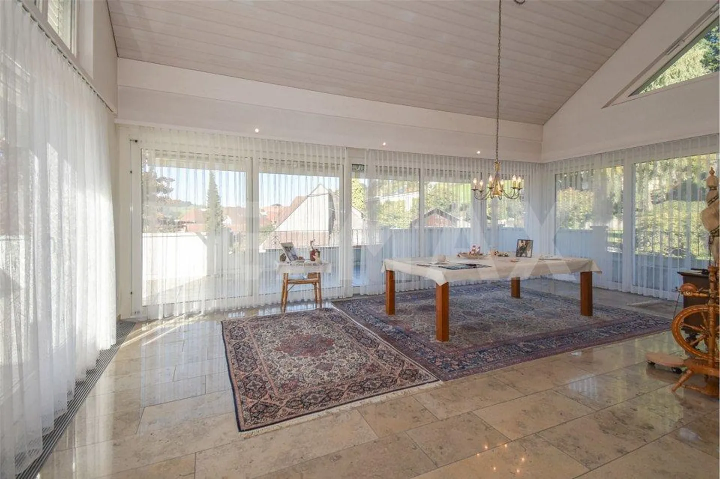 Generational House / Two-Family House with Plenty of Space; Purchase Option for Neighboring Plot W2 1059 m² - Photo 8 of 10