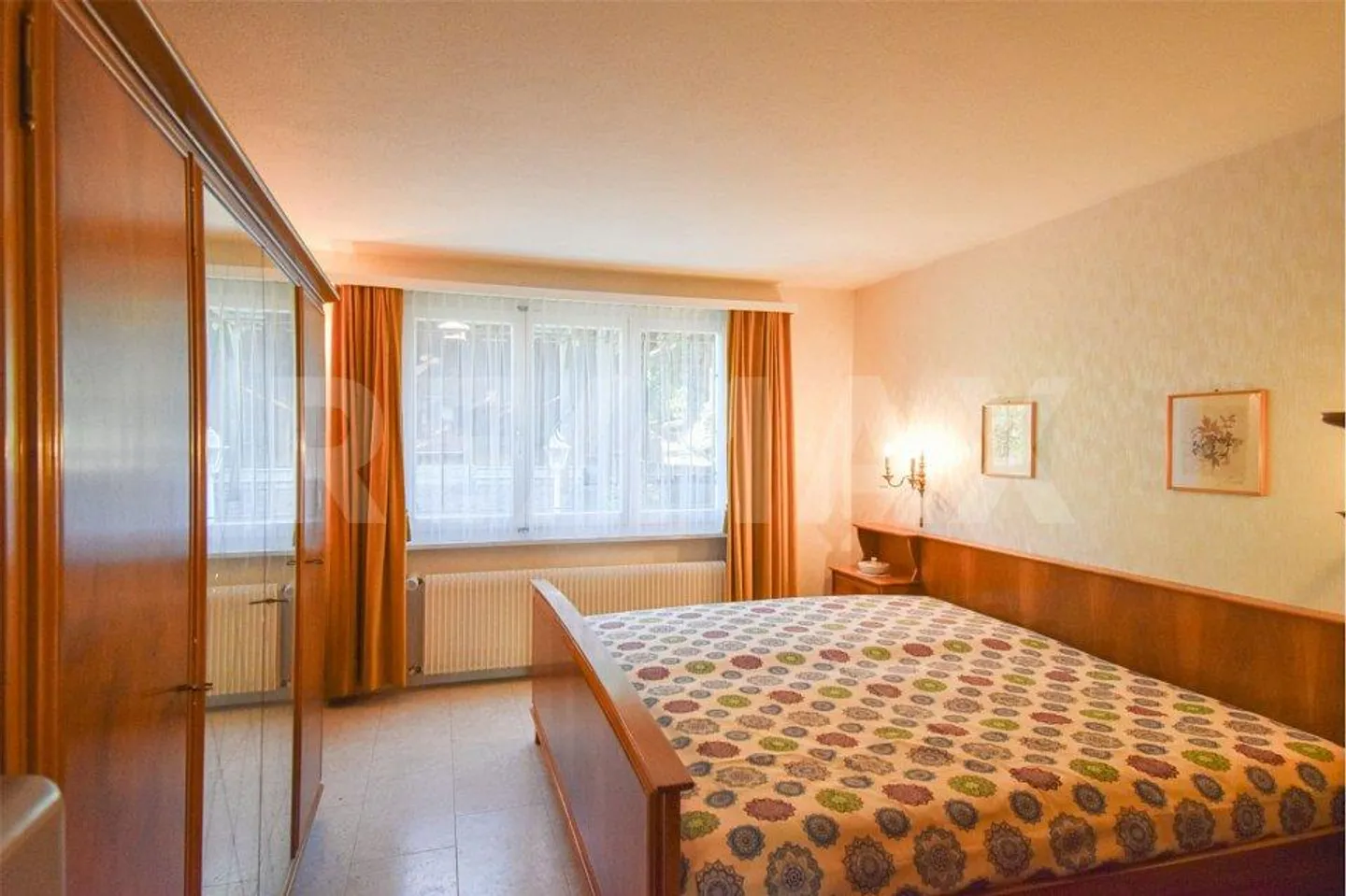 Generational House / Two-Family House with Plenty of Space; Purchase Option for Neighboring Plot W2 1059 m² - Photo 9 of 10