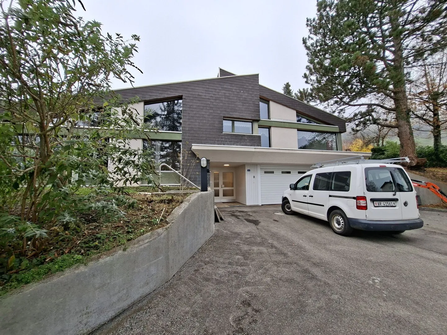 Attraktive 4.5-Zimmer-Wohnung mit Cheminée, grossem Sitzplatz und Doppelgarage - Photo 1 sur 13