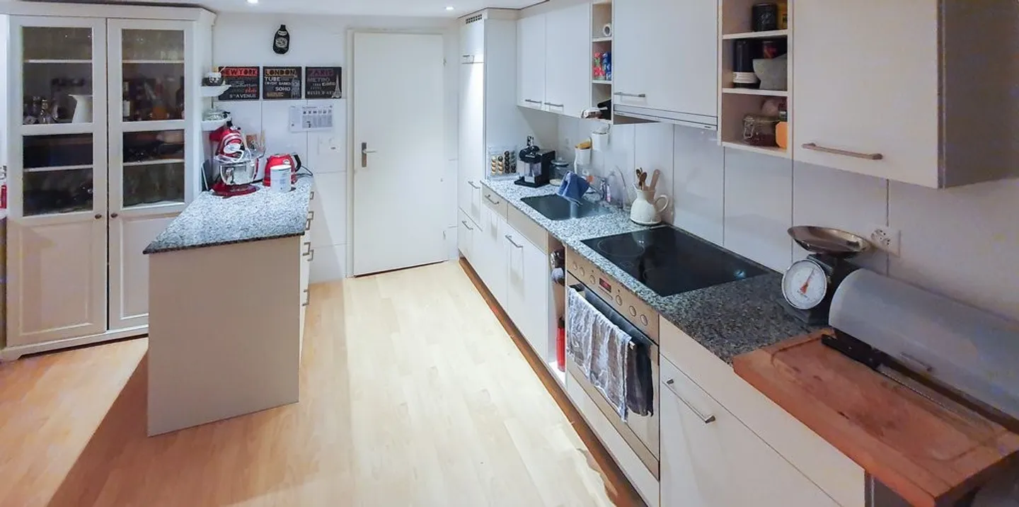 Spacious 2.5-room apartment near the center - Photo 2 of 6