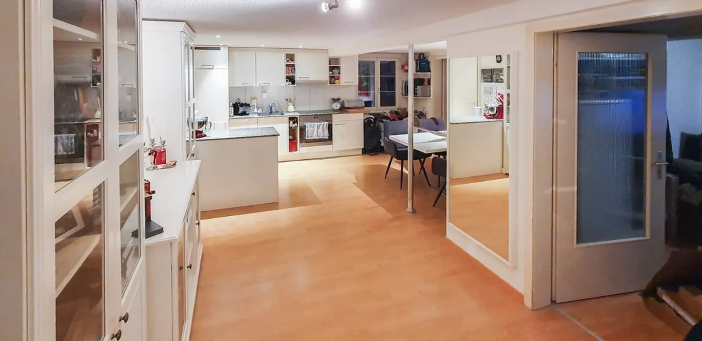 Spacious 2.5-room apartment near the center - Photo 3 of 6