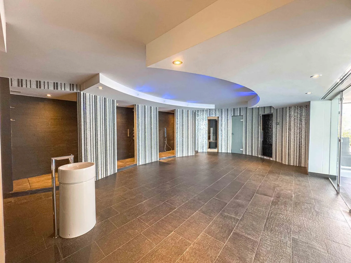 Elegante attico vista lago - Foto 6 di 11