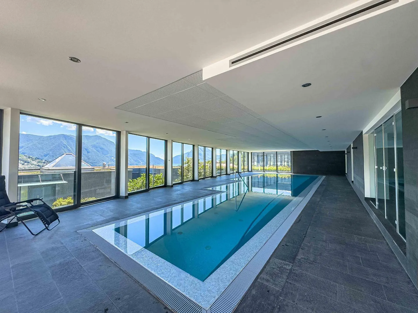 Elegante attico vista lago - Foto 8 di 11