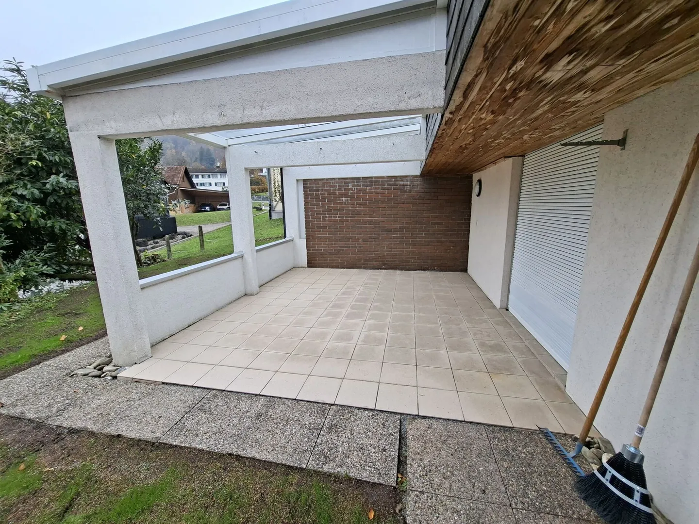 Attraktive 4.5-Zimmer-Wohnung mit Cheminée, grossem Sitzplatz und Doppelgarage - Photo 3 sur 13