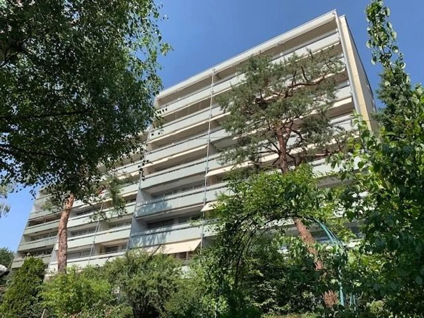 Appartement ensoleillé avec grand balcon et terrasse sur le toit partagée - Photo 12 sur 12