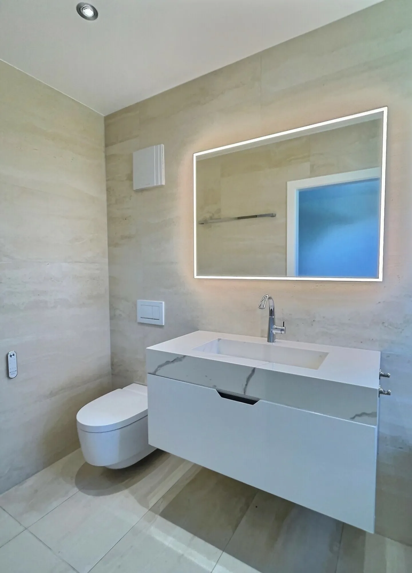 Luxury Apartment in Tranquil Setting - Photo 6 of 12