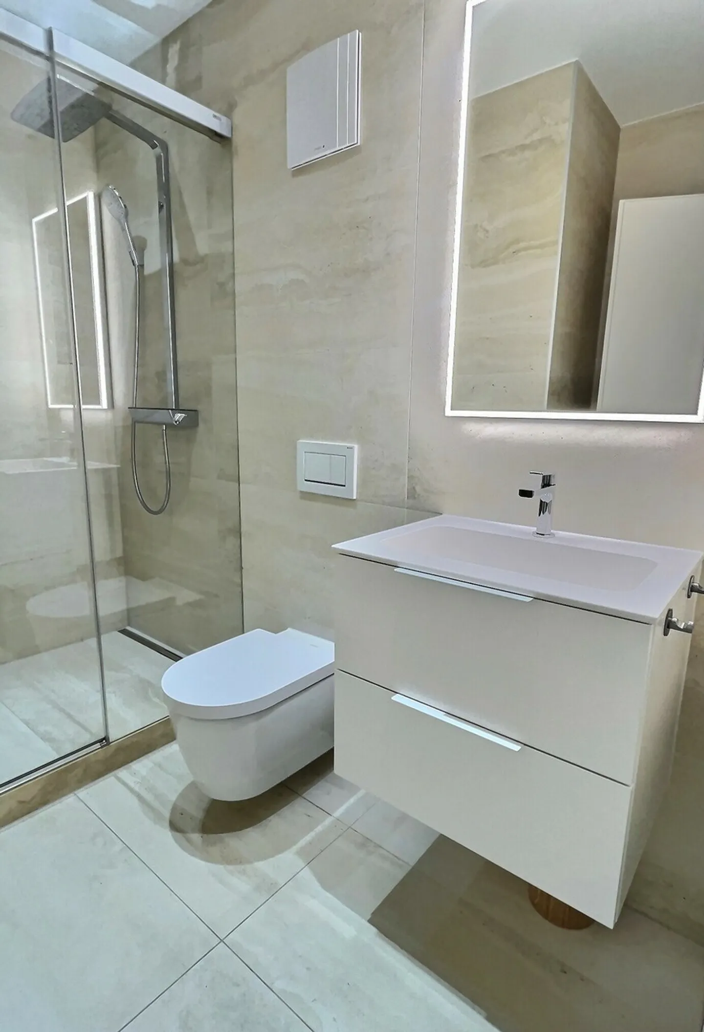Luxury Apartment in Tranquil Setting - Photo 7 of 12