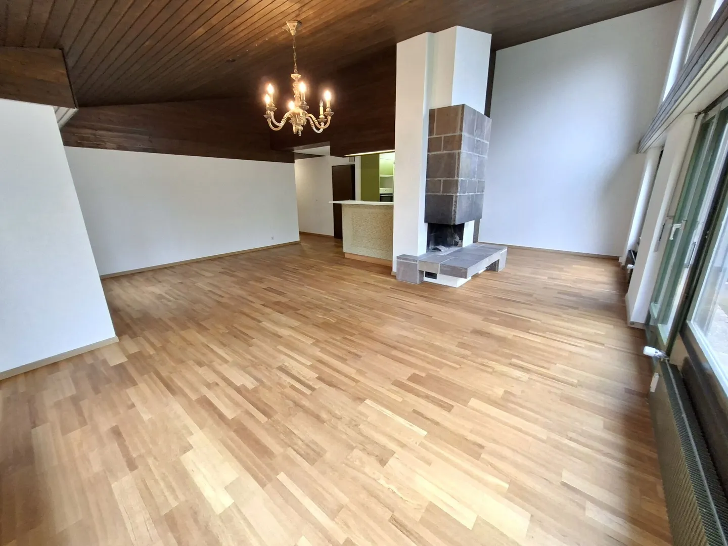 Attraktive 4.5-Zimmer-Wohnung mit Cheminée, grossem Sitzplatz und Doppelgarage - Photo 5 sur 13