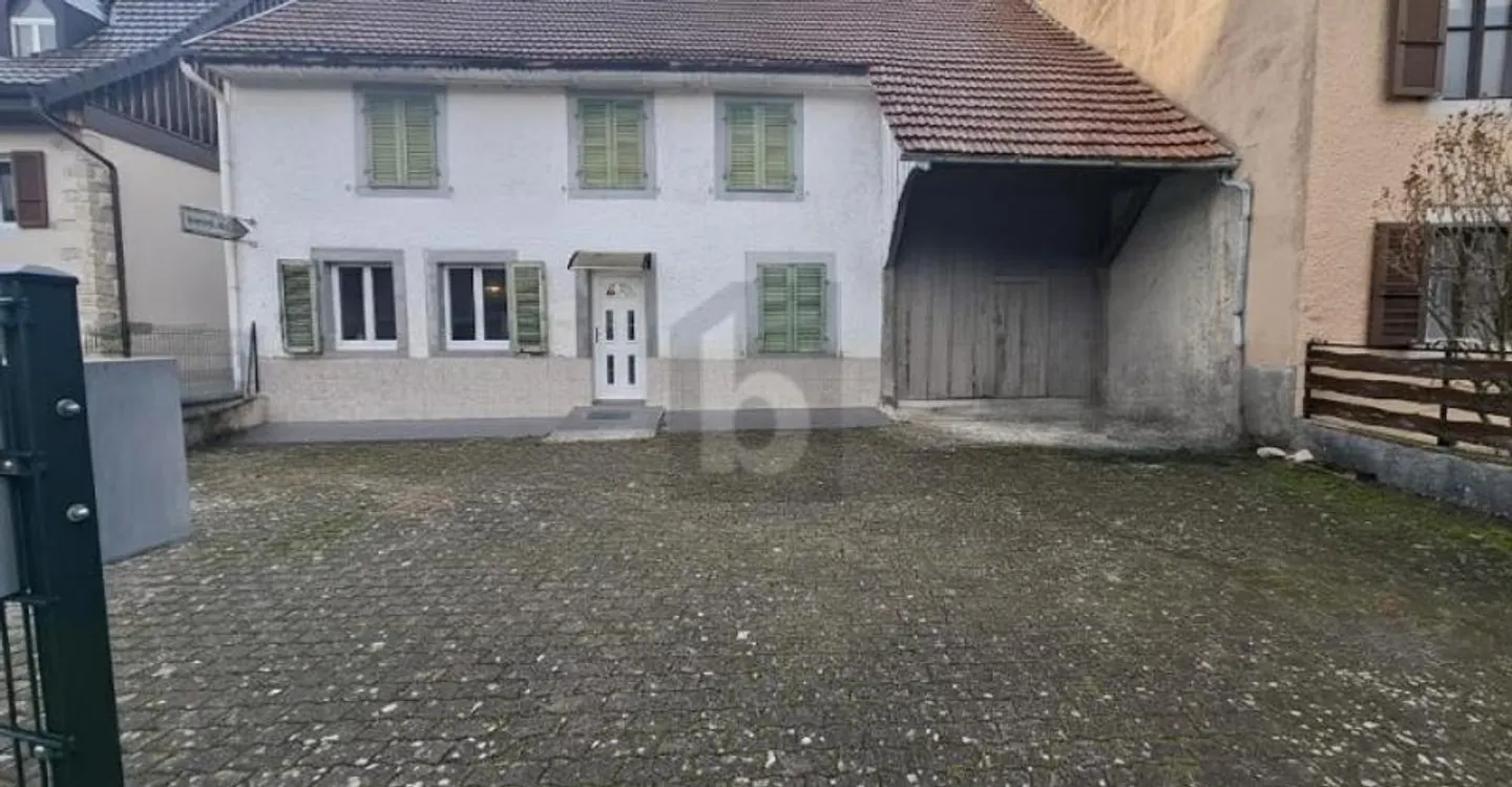BEL POTENZIALE, NEL CUORE DEL VILLAGGIO - Foto 1 di 5