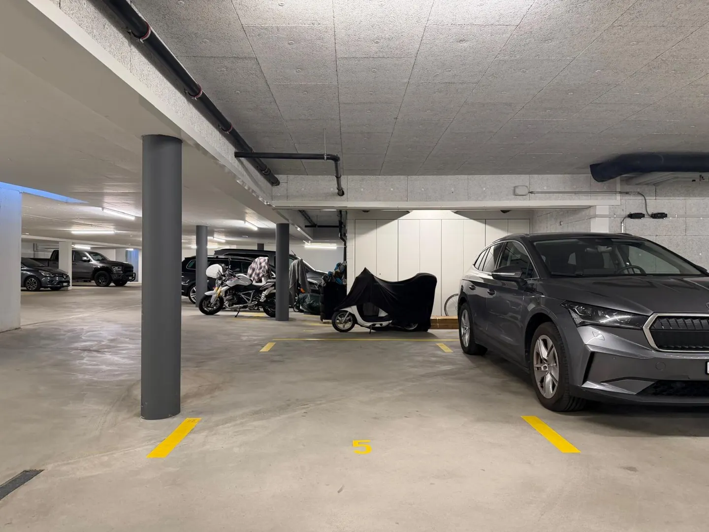 Place de stationnement dans un garage souterrain bien entretenu - Photo 2 sur 7