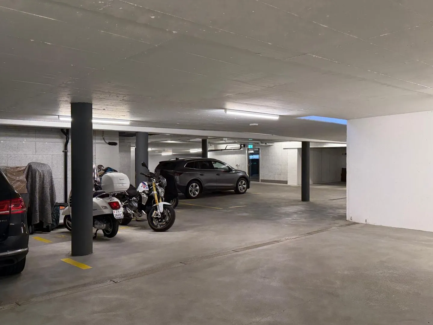 Place de stationnement dans un garage souterrain bien entretenu - Photo 4 sur 7