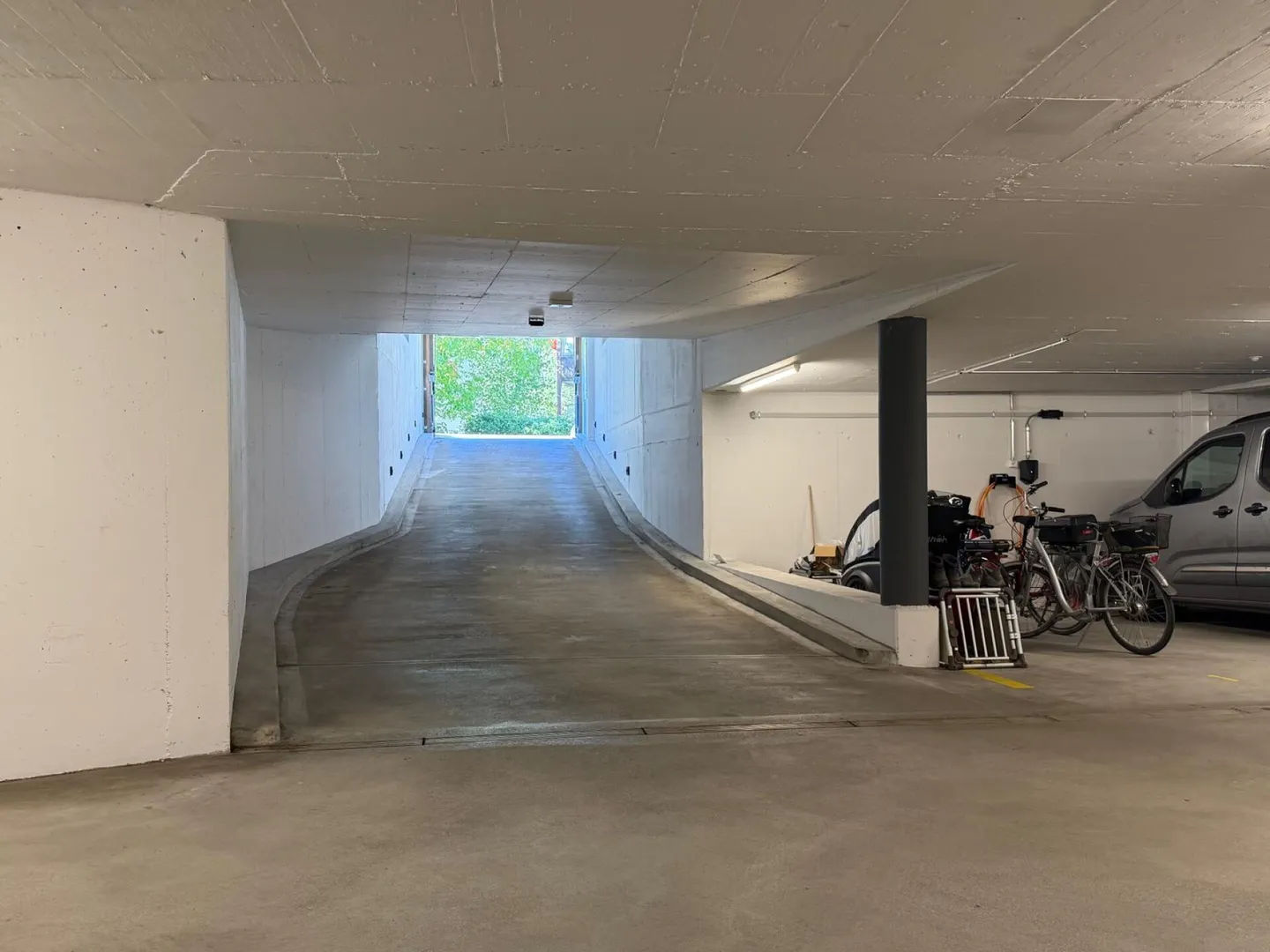 Place de stationnement dans un garage souterrain bien entretenu - Photo 5 sur 7