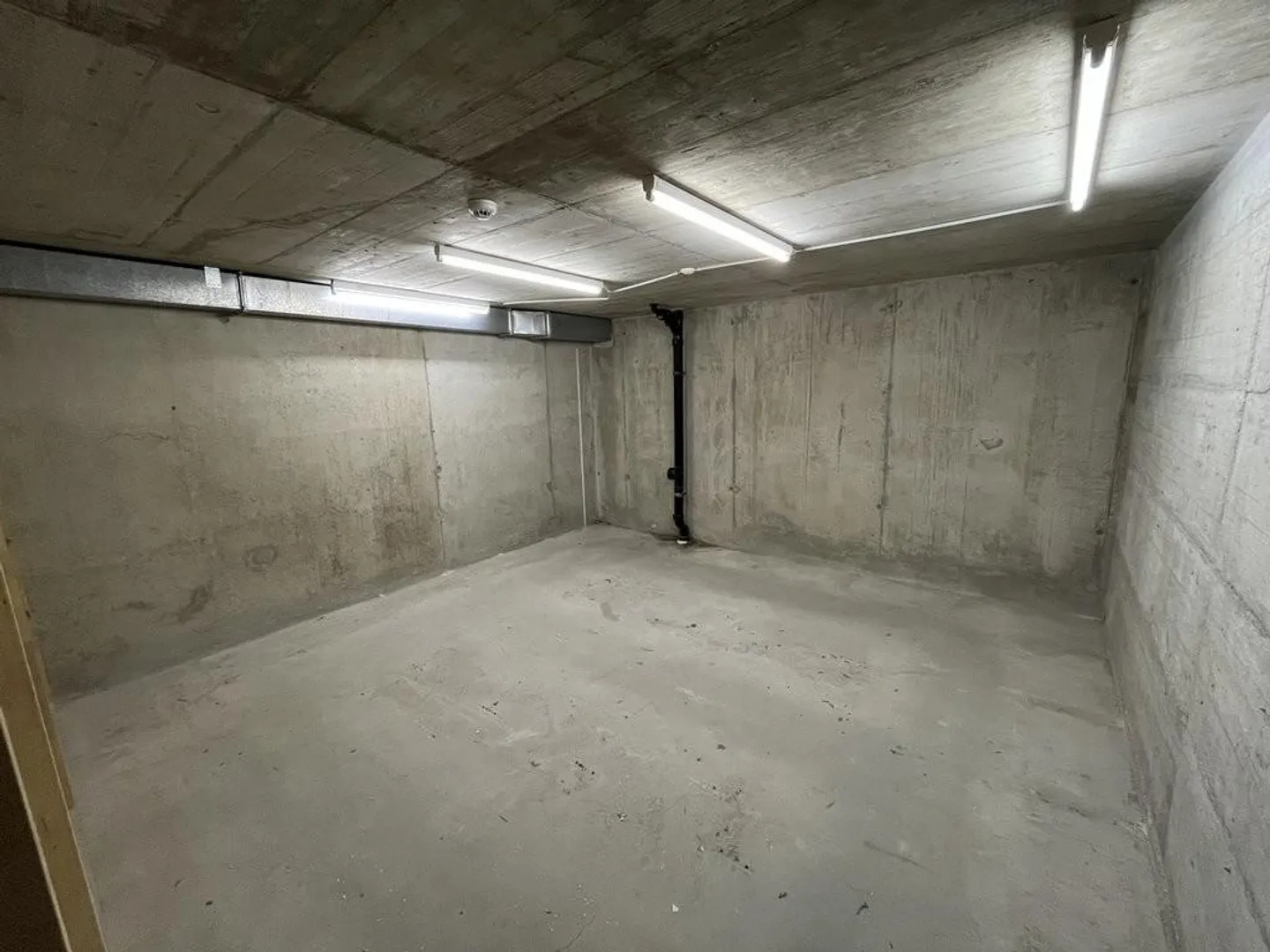 Deposit in the City Center of Sion - Photo 2 of 2