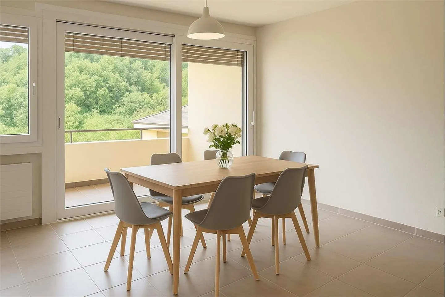 Elegante appartamento di 4,5 stanze completamente ristrutturato con balcone - Foto 1 di 6