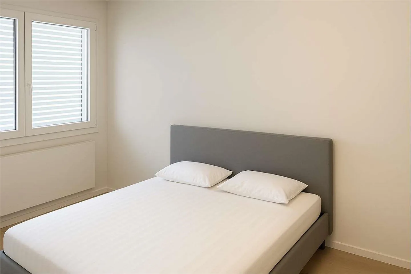 Elegante appartamento di 4,5 stanze completamente ristrutturato con balcone - Foto 4 di 6