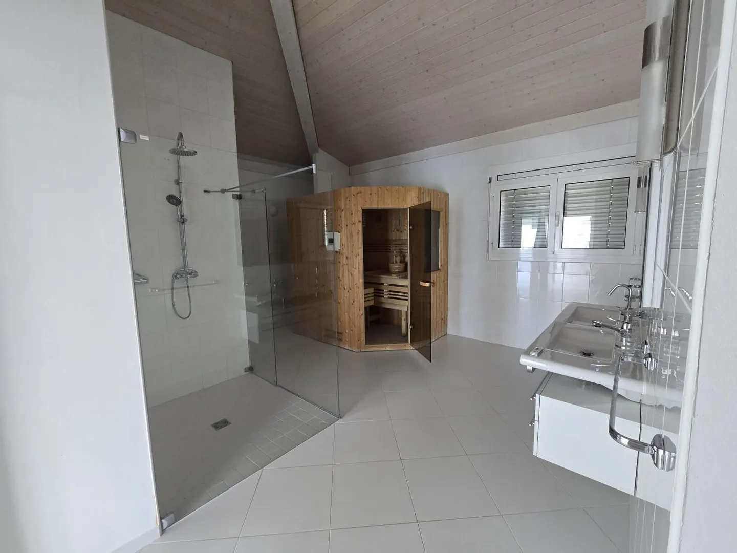 Superbe appartement avec terrasse et vue sur le lac - Photo 4 sur 8