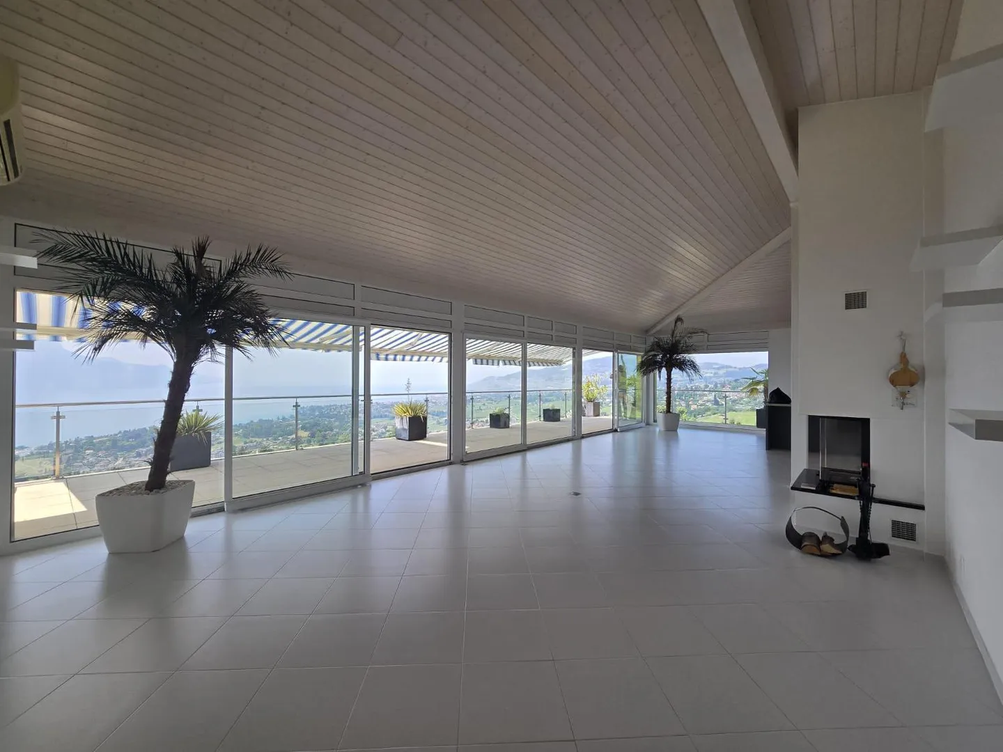 Superbe appartement avec terrasse et vue sur le lac - Photo 1 sur 8