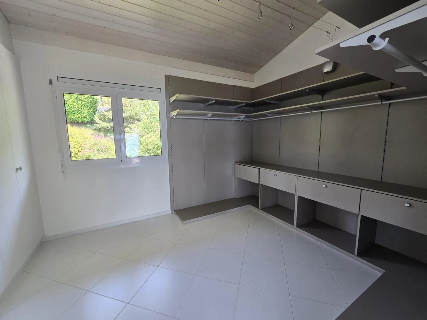 Superbe appartement avec terrasse et vue sur le lac - Photo 5 sur 8