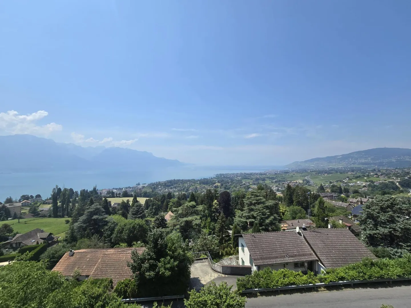 Superbe appartement avec terrasse et vue sur le lac - Photo 7 sur 8