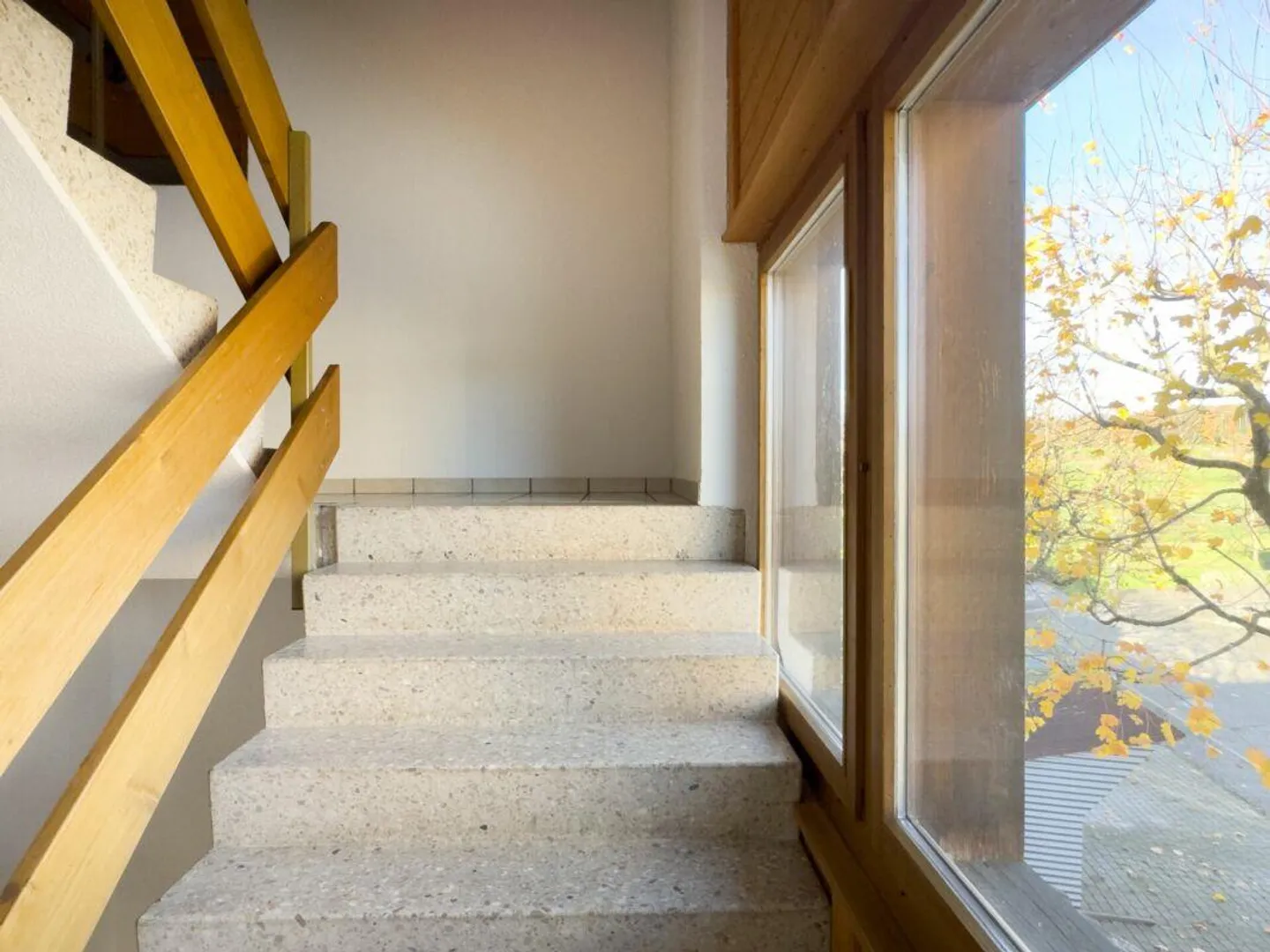 Ampio appartamento con galleria di 5,5 stanze con balcone soleggiato - Foto 3 di 26