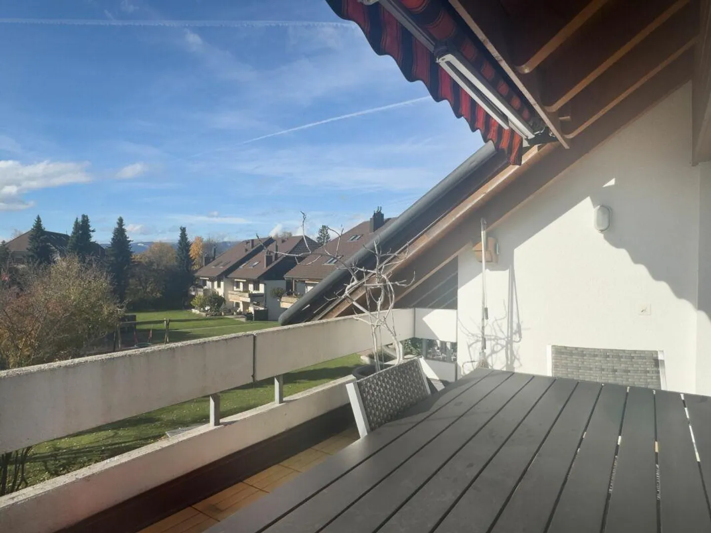 Ampio appartamento con galleria di 5,5 stanze con balcone soleggiato - Foto 9 di 26