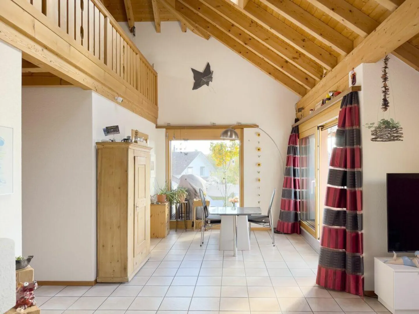 Ampio appartamento con galleria di 5,5 stanze con balcone soleggiato - Foto 13 di 26