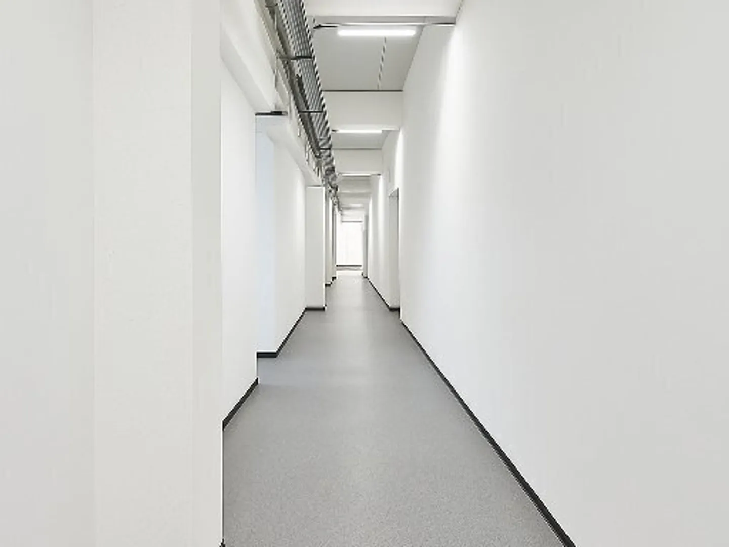 Workshop for sale - Photo 4 of 5