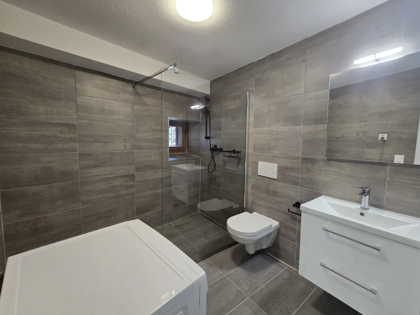 Renovierte 2.5-Zimmer-Wohnung im Erdgeschoss - Foto 3 von 5