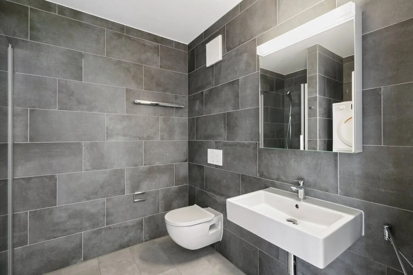 Appartement moderne dans parc vert - Photo 7 sur 9